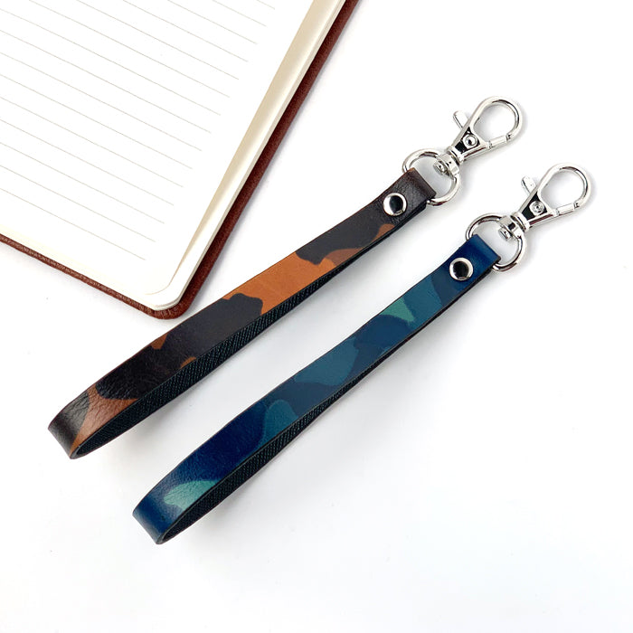 牛革 カモフラージュ ナスカン付き ストラップ レザー メンズ キーホルダー 手帳型 手帳型ケース リストストラップ 革 スマホケース マルチストラップ スマホ 落下防止 パスケース 迷彩柄 携帯 携帯ストラップ 本革 レディース スマホカバー 定期入れ