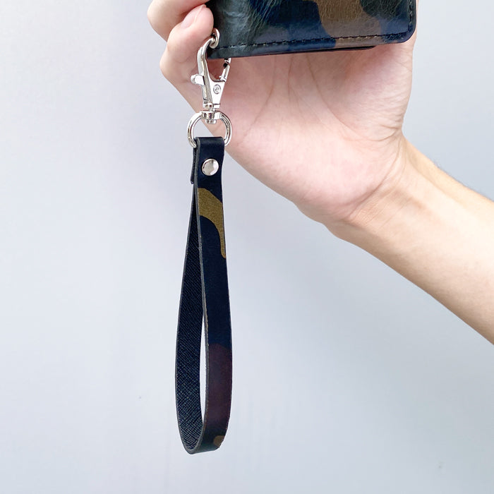 牛革 カモフラージュ ナスカン付き ストラップ レザー メンズ キーホルダー 手帳型 手帳型ケース リストストラップ 革 スマホケース マルチストラップ スマホ 落下防止 パスケース 迷彩柄 携帯 携帯ストラップ 本革 レディース スマホカバー 定期入れ